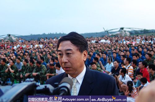 心连心艺术团到飞院绵阳分院慰问救灾一线人员