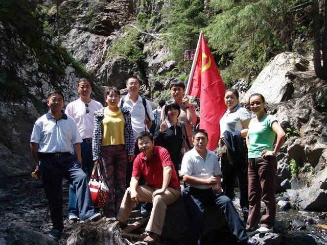 新疆空管局开展迎奥运庆七一徒步健身活动