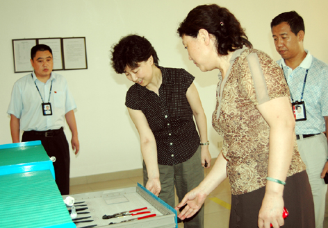 国航成都维修基地党委组织中心组专题学习