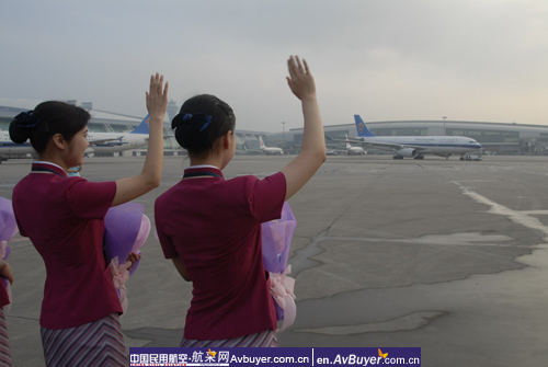 两岸周末包机直航今晨起飞 南航首落宝岛台湾