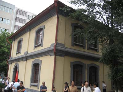 南航新疆飞行一大队举行旺季生产党日活动