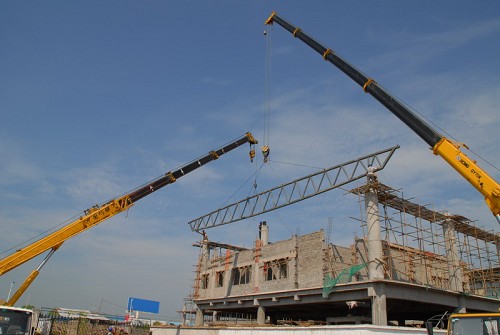 黄山机场国际航站楼工程完成桁架吊装