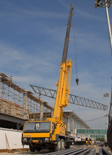 黄山机场国际航站楼工程完成桁架吊装