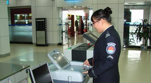 保奥运航空安全 大连机场安装爆炸物探测仪