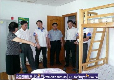 上海外航服务公司领导深入基层慰问一线员工