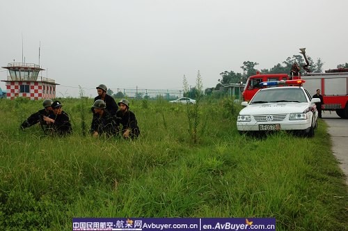 民航飞院新津分院组织反恐应急处置演练