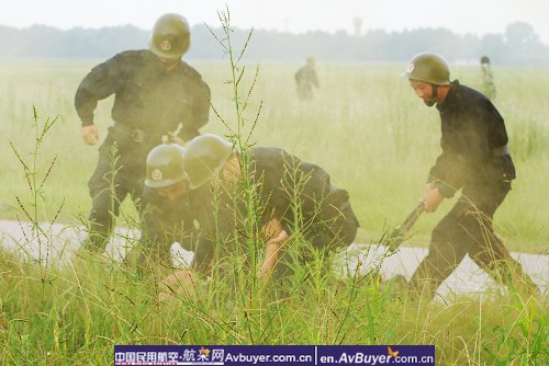 民航飞院新津分院组织反恐应急处置演练