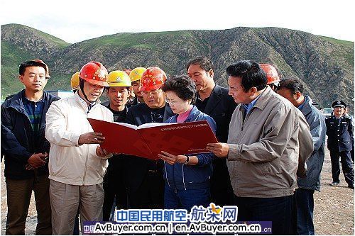 青海省省长宋秀岩视察三江源巴塘机场工程