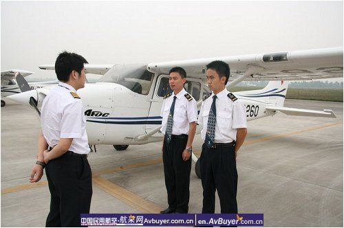 民航飞行学院广汉分院：高温酷暑训练忙