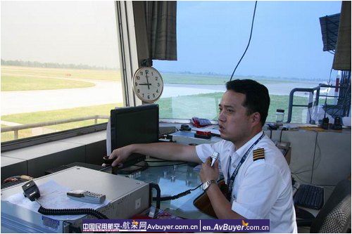 民航飞行学院广汉分院：高温酷暑训练忙