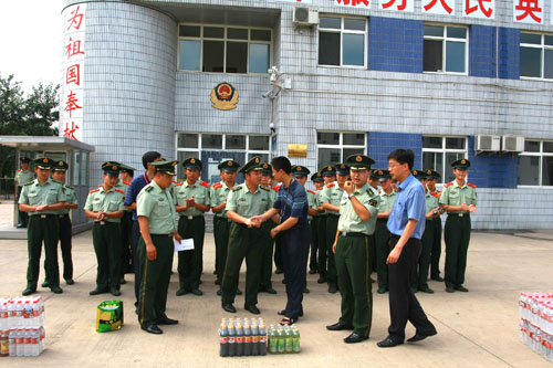 中国航油河北分公司慰问驻场武警官兵