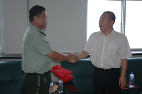 中国航油天津分公司慰问驻场武警官兵