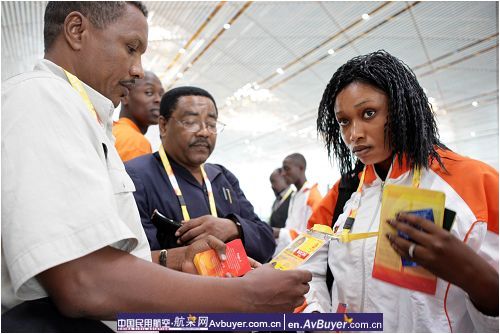 首都机场喜迎各国奥运代表团成员抵京