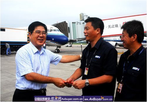 南航股份司献民总经理赴南航黑龙江慰问指导