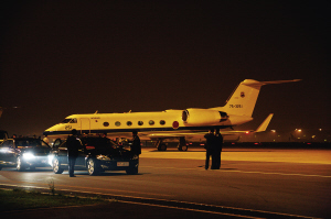 第一国门政要云集 首都机场保障专机进出港