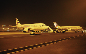 第一国门政要云集 首都机场保障专机进出港