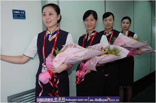 东航“爱心机票”承载抗震救灾官兵凯旋