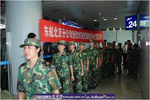 东航“爱心机票”承载抗震救灾官兵凯旋