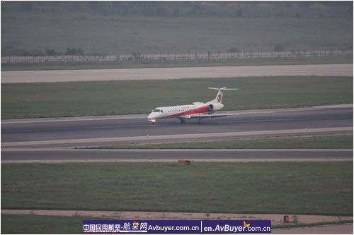 飞机发动机引气故障 天津空管精心指挥安全落地