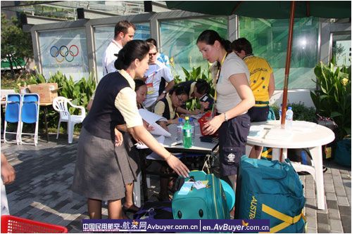 BGS前移值机柜台进“村”为运动员“减负”