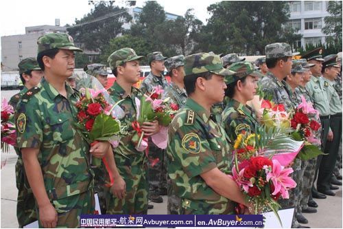 迎接抗震救灾部队 昆明机场做好保障工作