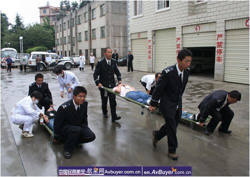 昆明巫家坝国际机场举行应急救护单项演练