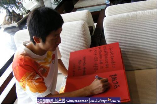 东航塑金牌服务，为奥运冠军喝彩