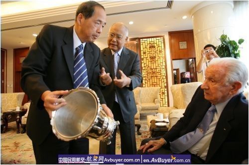 萨马兰奇第30次抵京将向中国赠送珍贵礼物