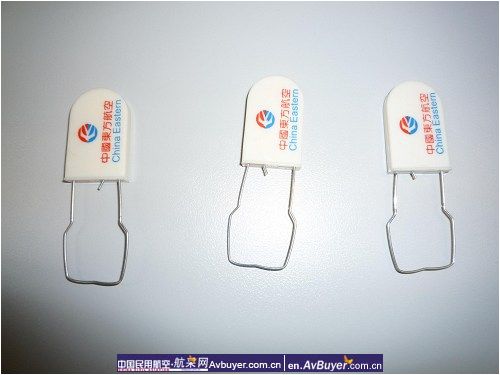 东航北京行李查询部为旅客提供“安心锁”