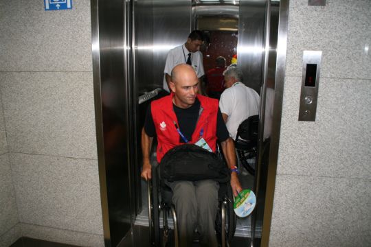 东航山东顺利完成抵青涉残奥航班保障任务