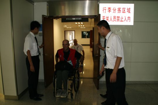 东航山东顺利完成抵青涉残奥航班保障任务