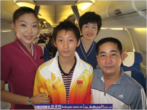 汕头航空顺利保障08奥运冠军马琳、林跃返京