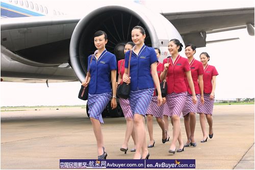 南航启动招收百名奥运礼仪小姐为空姐工作