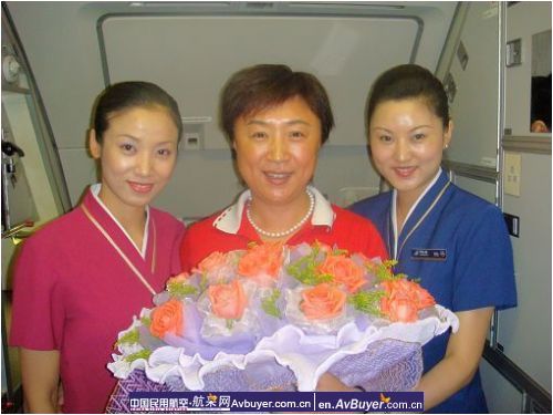 南航北方李虹楠乘务组服务辽宁残奥观摩团