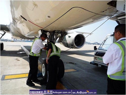 前奥委会主席萨马兰奇乘坐东航航班前往西安