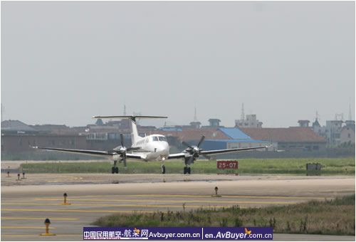 豪客比奇空中国王350在杭州天津进行飞行演示