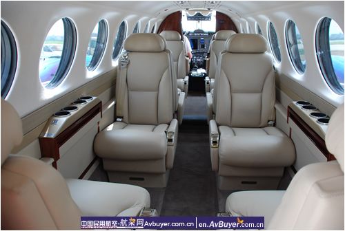 豪客比奇空中国王350在杭州天津进行飞行演示