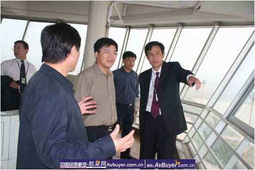 南航股份公司党委书记视察南阳飞行训练基地