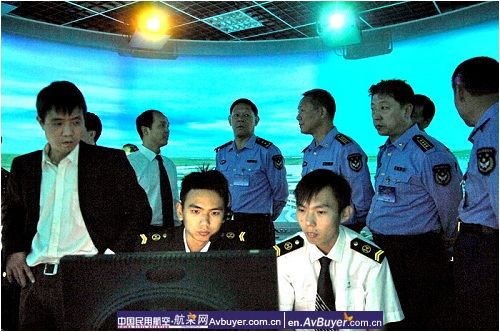 空军副司令员何为荣中将一行赴民航飞院调研