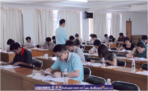 海南空管技保人员参加航空电信执照考核