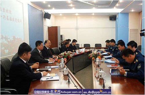 空军司令部军训部赵育青一行赴民航飞院调研