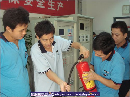 南航深圳公司组织“消防安全日”主题培训活动