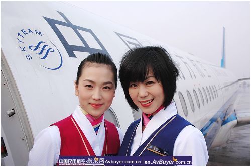 南航大连入盟纪念日 生日歌响彻蓝天白云间