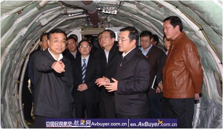 国务院副总理李克强一行到中国商飞公司考察