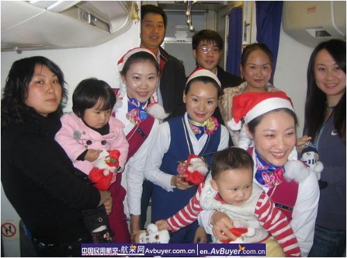 南航海南公司“含笑”组万米高空过圣诞