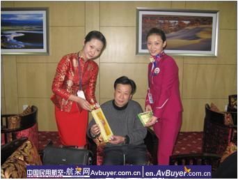 南航新疆分公司地服喜迎新年 温馨服务