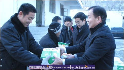 新疆民航实业有限责任公司关心困难职工