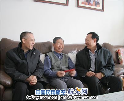 南航新疆分公司党委节前慰问身患重病党员