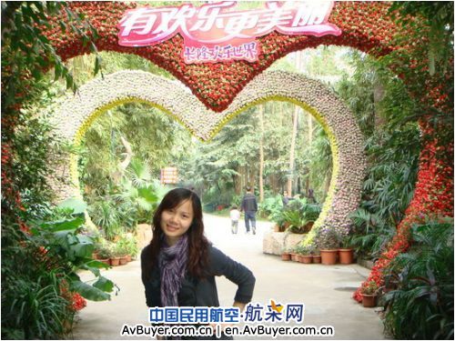 放烟花爆竹 过把童年瘾