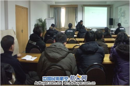 东航甘肃维修部开展客舱设备及内饰维修复训